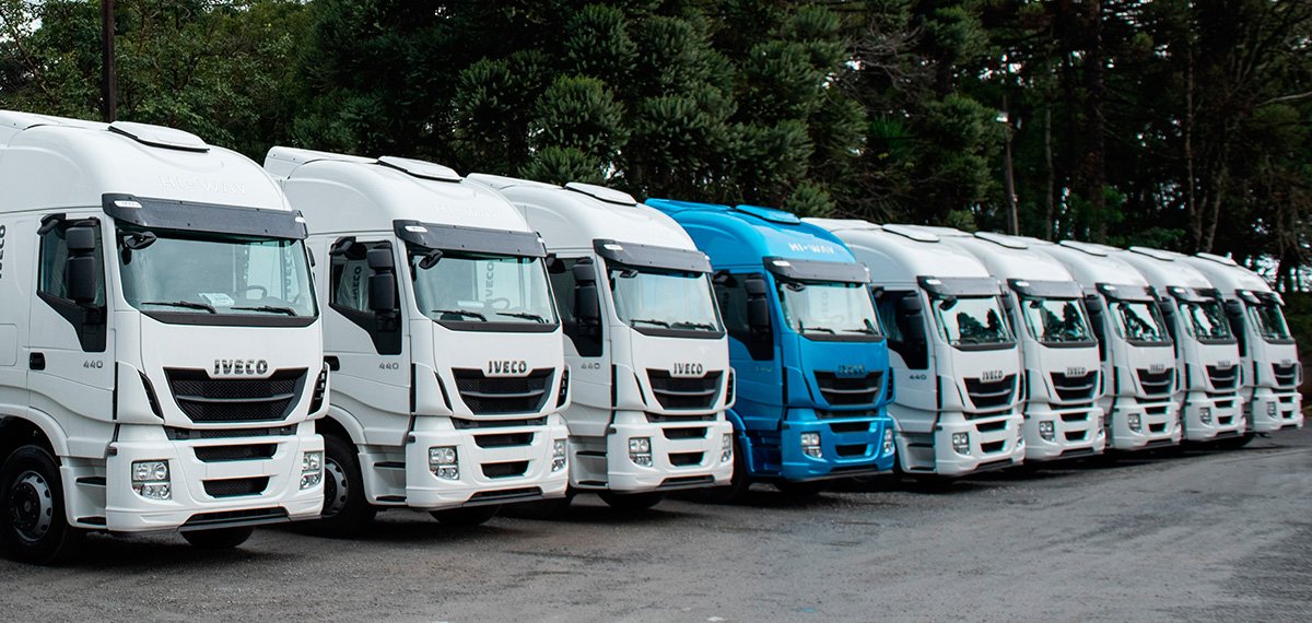 Transportadora paranaense compra 12 caminhões Iveco Hi-Way Transportadora paranaense compra 12 caminhões Iveco Hi-Way